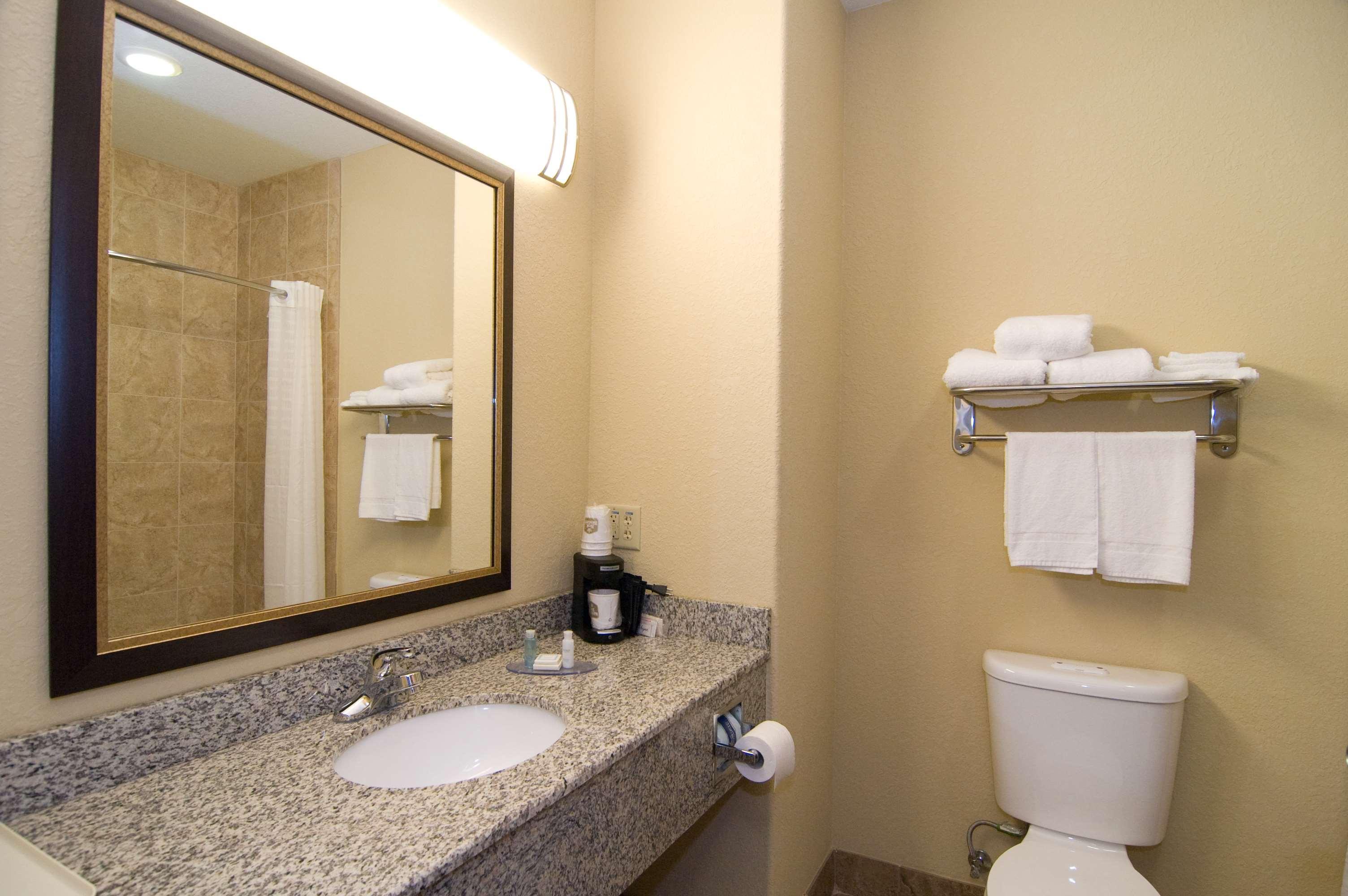 Best Western Bastrop Pines Inn Oda fotoğraf